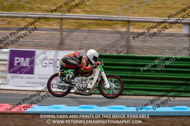 Vintage motorcycle club;eventdigitalimages;mallory park;mallory park trackday photographs;no limits trackdays;peter wileman photography;trackday digital images;trackday photos;vmcc festival 1000 bikes photographs